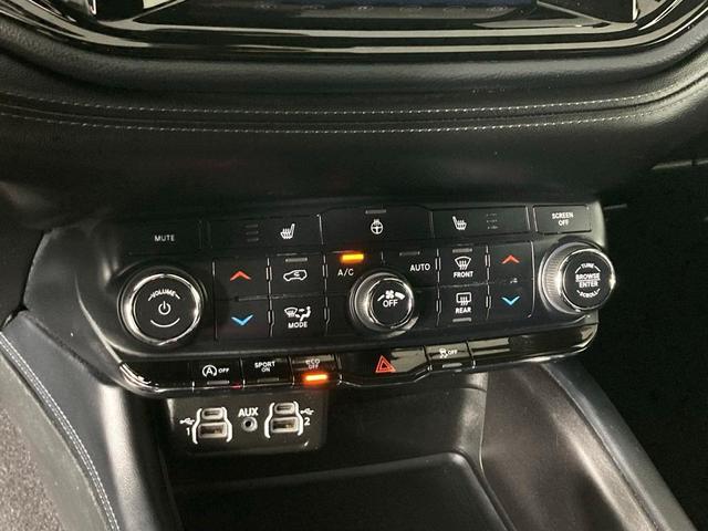 Photo of 2024 White Knuckle Clearcoat Dodge Durango