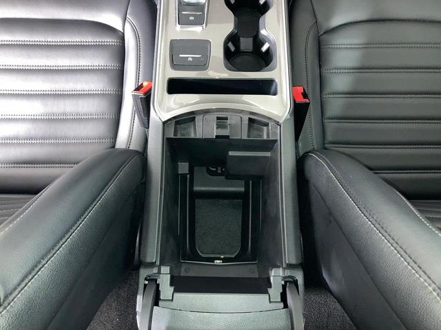 Photo of 2024 Agate Black Metallic Ford Edge