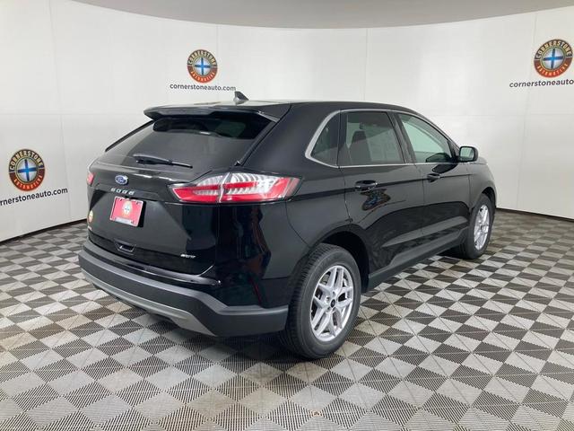 Photo of 2024 Agate Black Metallic Ford Edge