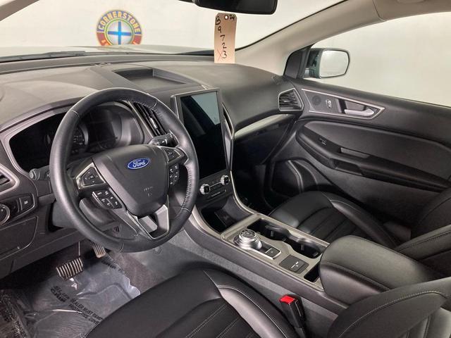 Photo of 2024 Agate Black Metallic Ford Edge