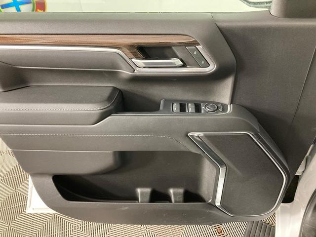 Photo of 2022 Summit White Chevrolet Silverado 1500