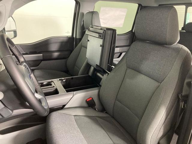 Photo of 2025 Oxford White Ford F-150