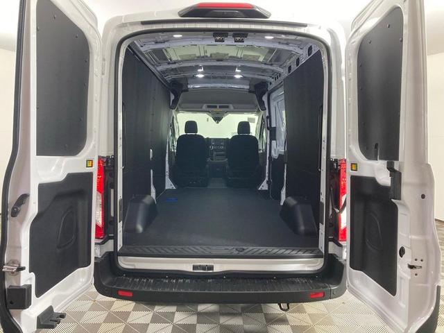 Photo of 2025 Oxford White Ford Transit-350