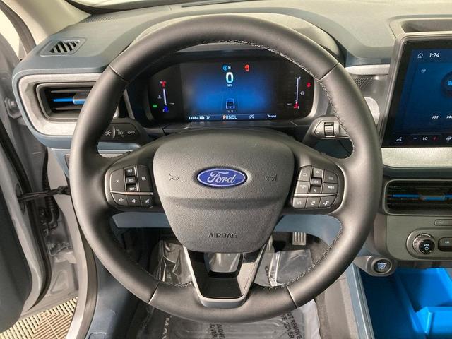 Photo of 2025 White Metallic Ford Maverick