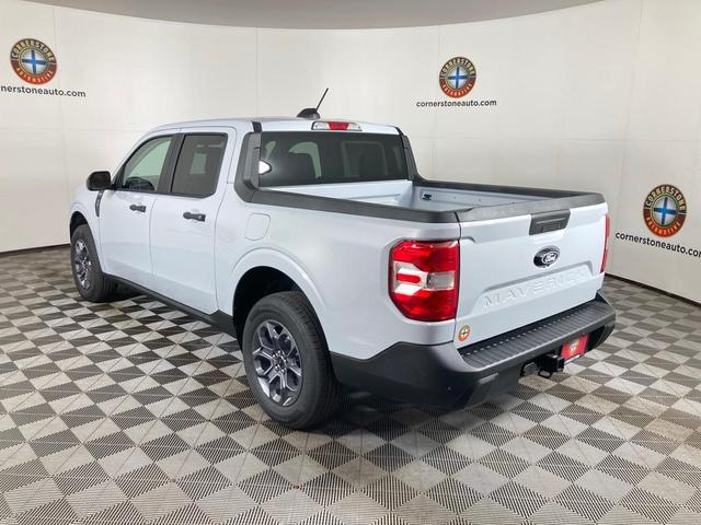Photo of 2025 White Metallic Ford Maverick