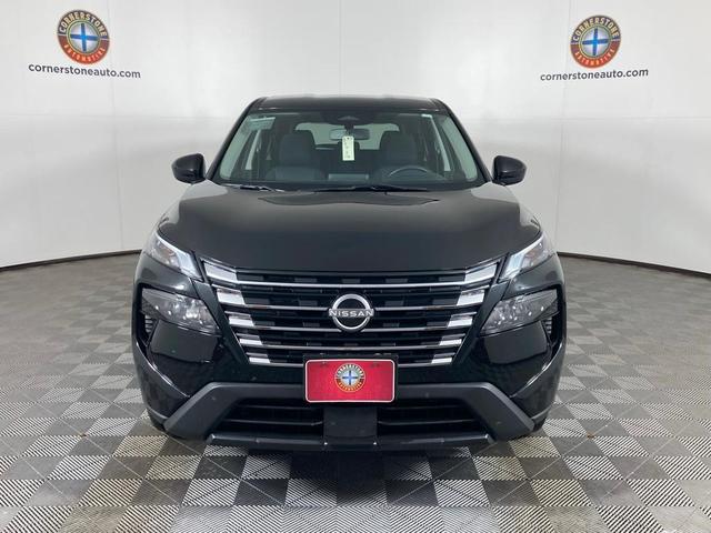 Photo of 2024 Super Black Nissan Rogue