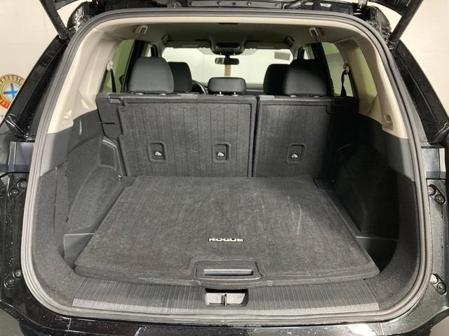 Photo of 2024 Super Black Nissan Rogue