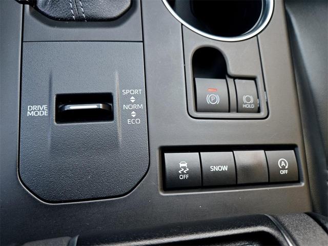 Photo of 2022 Wind Chill Pearl Toyota Highlander