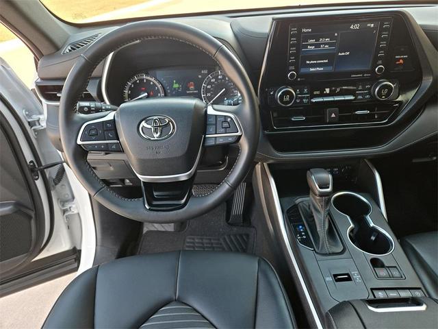 Photo of 2022 Wind Chill Pearl Toyota Highlander