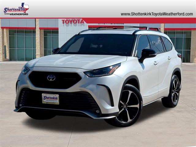 Photo of 2022 Wind Chill Pearl Toyota Highlander