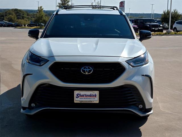 Photo of 2022 Wind Chill Pearl Toyota Highlander