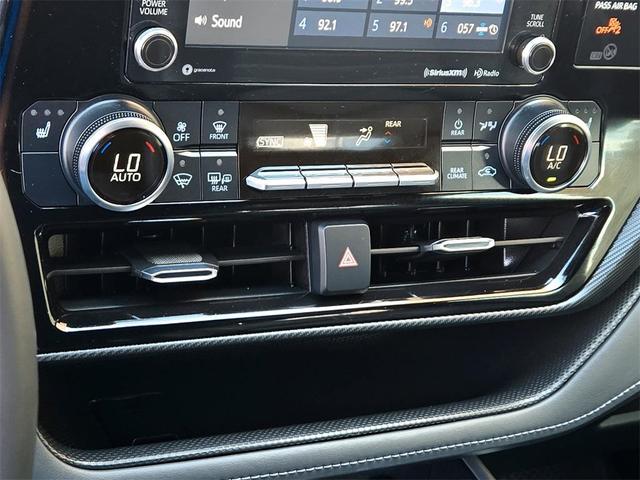 Photo of 2022 Wind Chill Pearl Toyota Highlander