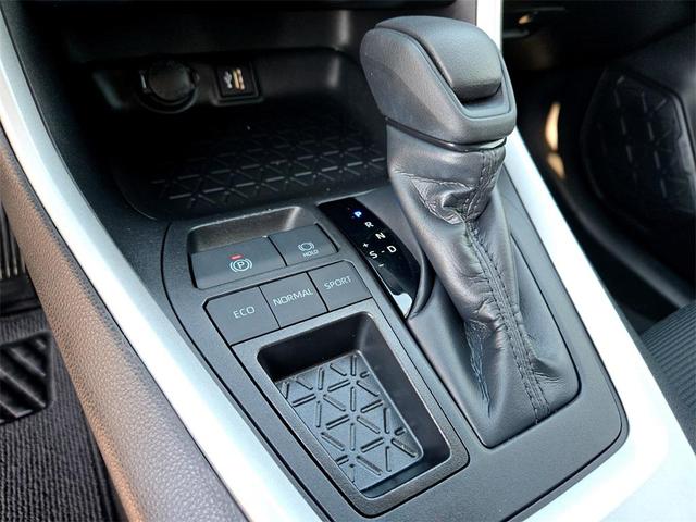 Photo of 2024 Midnight Black Metallic Toyota RAV4