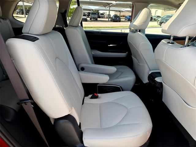 Photo of 2024 Ruby Flare Pearl Toyota Grand Highlander