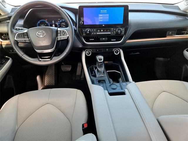 Photo of 2024 Ruby Flare Pearl Toyota Grand Highlander