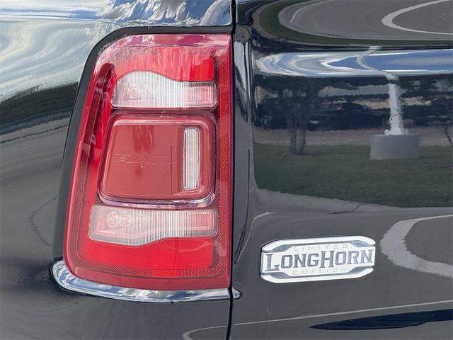 Photo of 2022 Diamond Black Crystal Pearlcoat RAM 1500