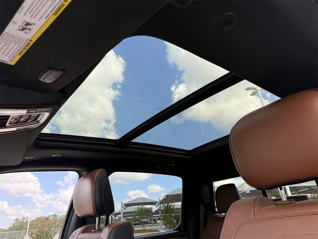 Photo of 2022 Diamond Black Crystal Pearlcoat RAM 1500