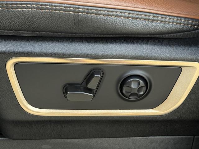 Photo of 2022 Diamond Black Crystal Pearlcoat RAM 1500