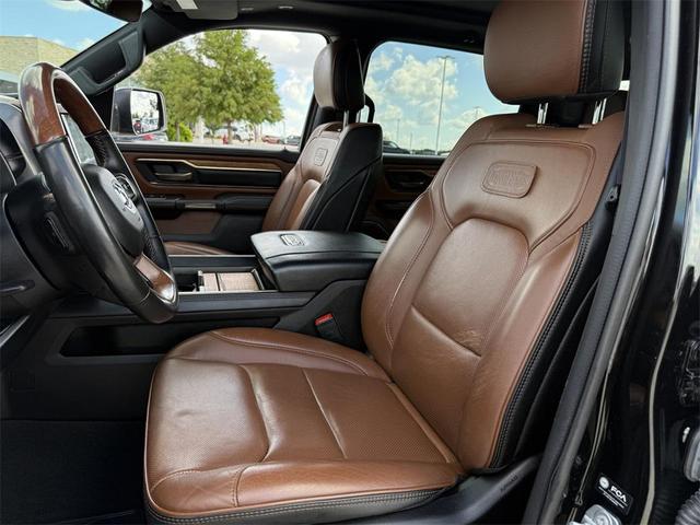 Photo of 2022 Diamond Black Crystal Pearlcoat RAM 1500