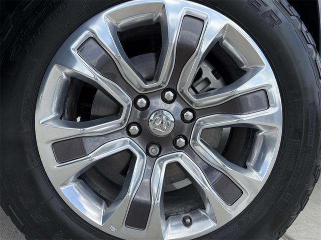 Photo of 2022 Diamond Black Crystal Pearlcoat RAM 1500