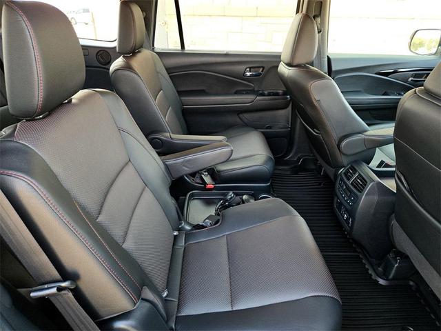 Photo of 2022 Sonic Gray Pearl Honda Pilot