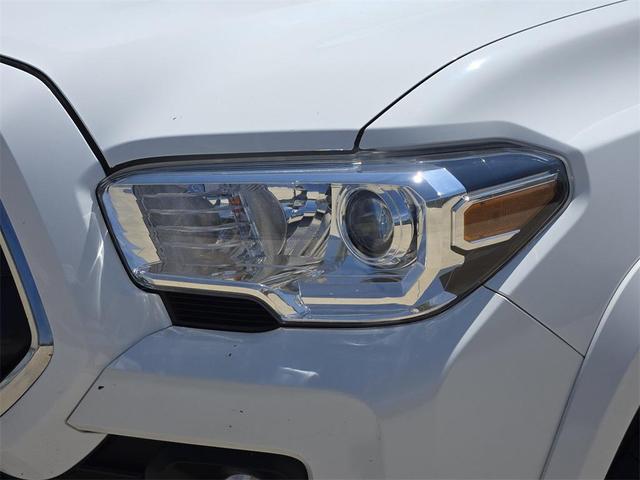 Photo of 2021 Super White Toyota Tacoma