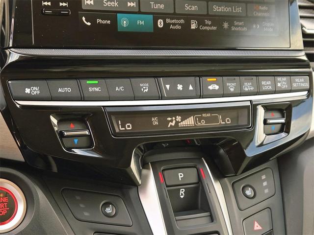 Photo of 2025 Smoke Blue Pearl Honda Odyssey