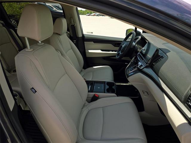 Photo of 2025 Smoke Blue Pearl Honda Odyssey