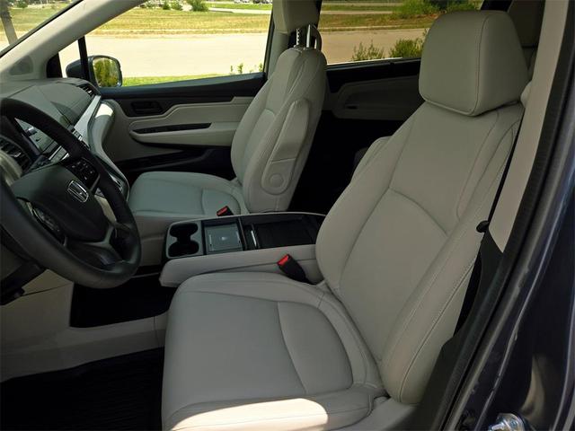Photo of 2025 Smoke Blue Pearl Honda Odyssey