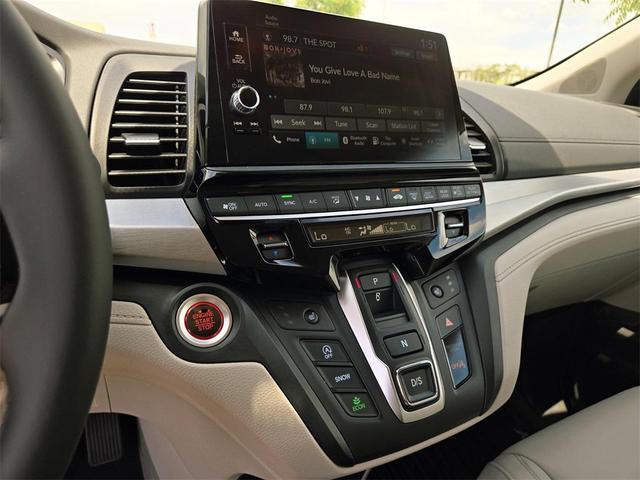 Photo of 2025 Smoke Blue Pearl Honda Odyssey