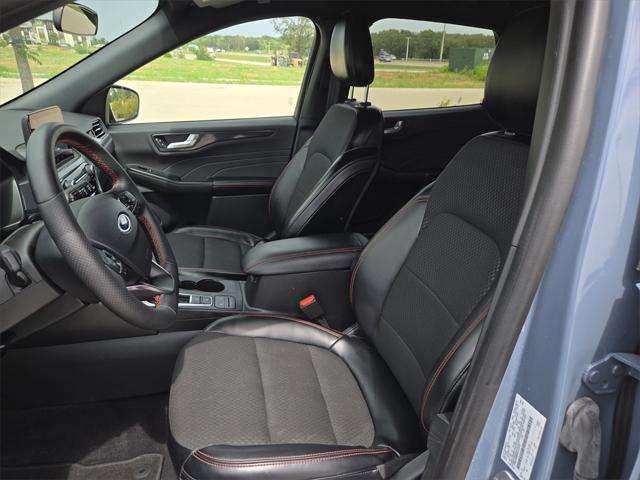 Photo of 2024 Vapor Blue Ford Escape