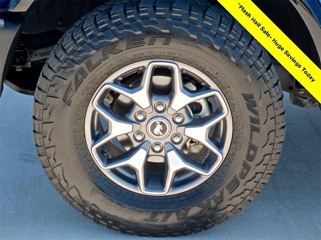 Photo of 2022 Blue Metallic Ford Bronco