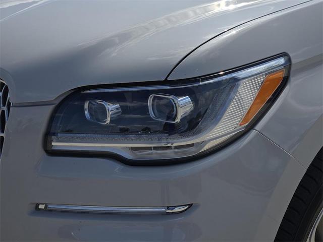Photo of 2022 Pearl Metallic Lincoln Navigator
