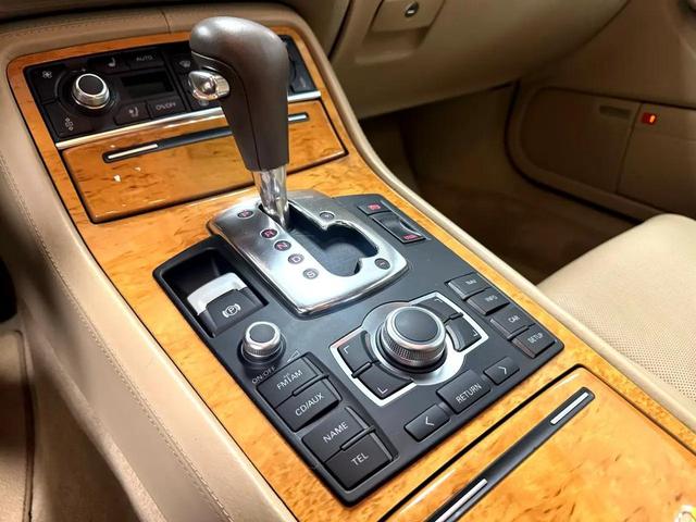 Photo of 2006 Gold Audi A8
