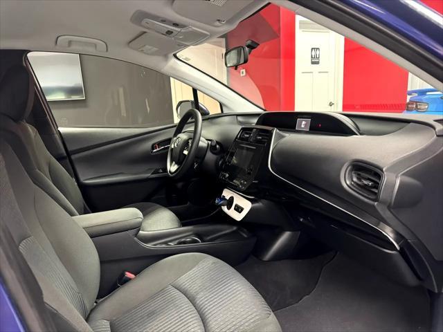 Photo of 2016 Blue Crush Metallic Toyota Prius