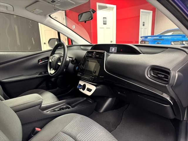 Photo of 2016 Blue Crush Metallic Toyota Prius