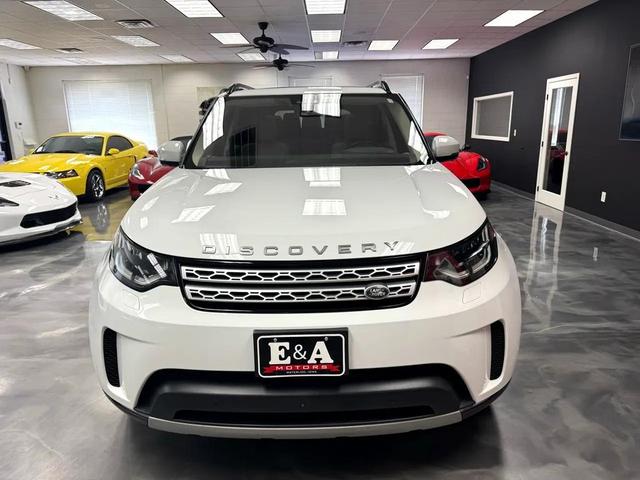 Photo of 2018 White Land Rover Discovery