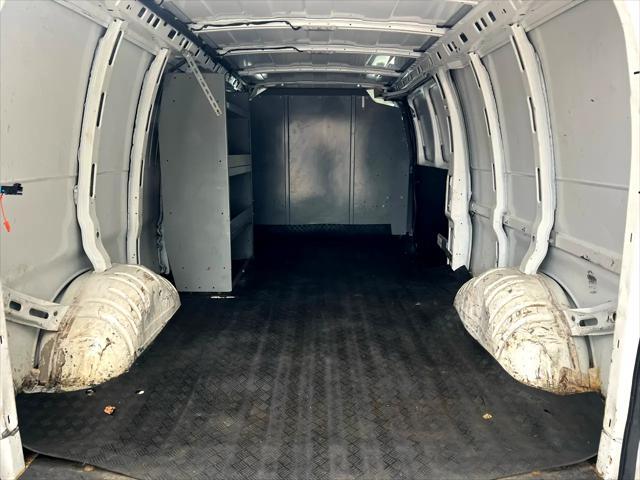 Photo of 2020 Summit White Chevrolet Express 3500