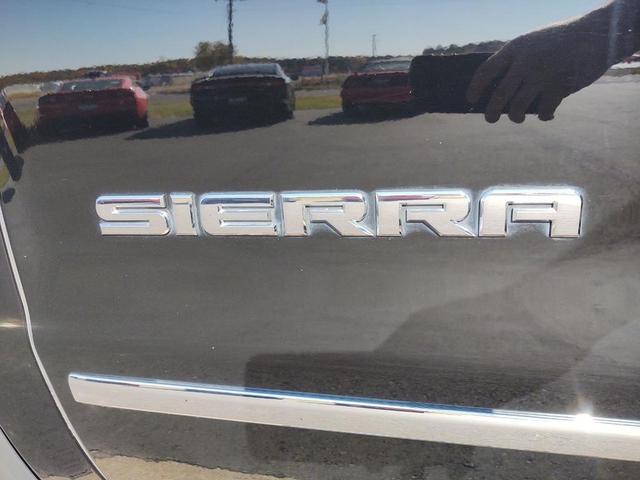 Photo of 2018 Onyx Black GMC Sierra 1500
