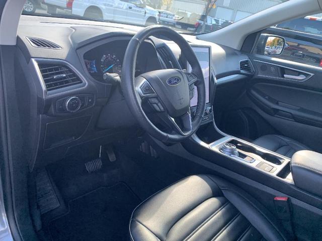 Photo of 2024 Carbonized Gray Metallic Ford Edge