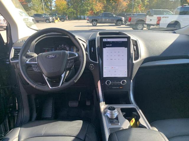 Photo of 2024 Carbonized Gray Metallic Ford Edge