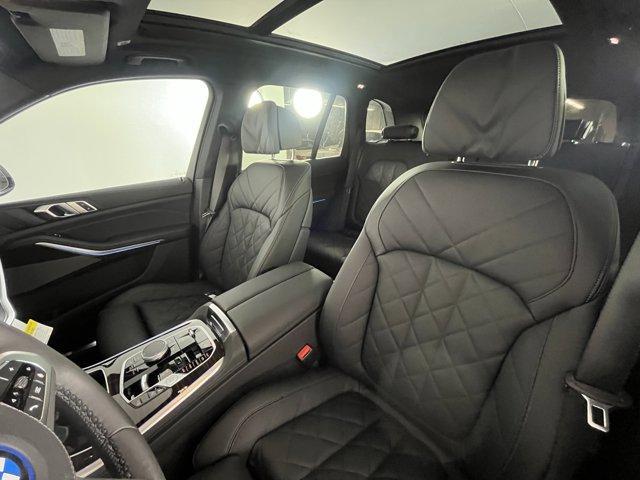 Photo of 2026 Mineral White Metallic BMW X5 PHEV