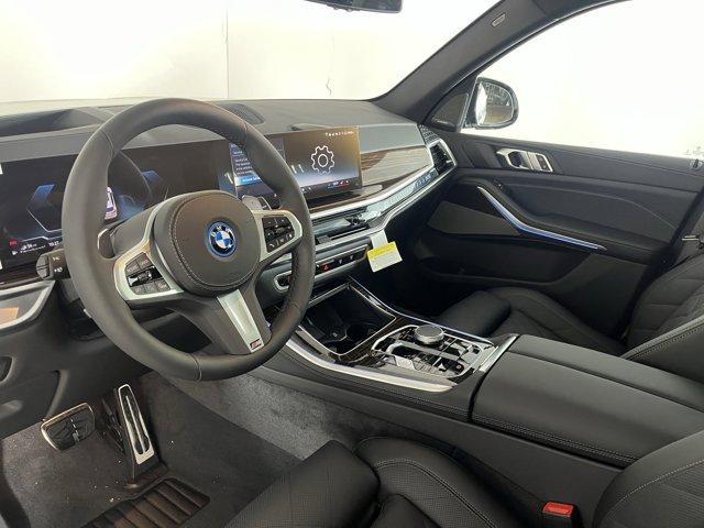 Photo of 2026 Mineral White Metallic BMW X5 PHEV