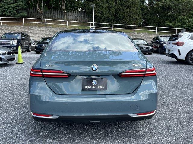 Photo of 2025 Green Metallic BMW 540
