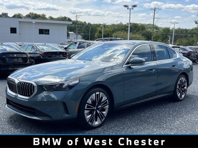 Photo of 2025 Green Metallic BMW 540