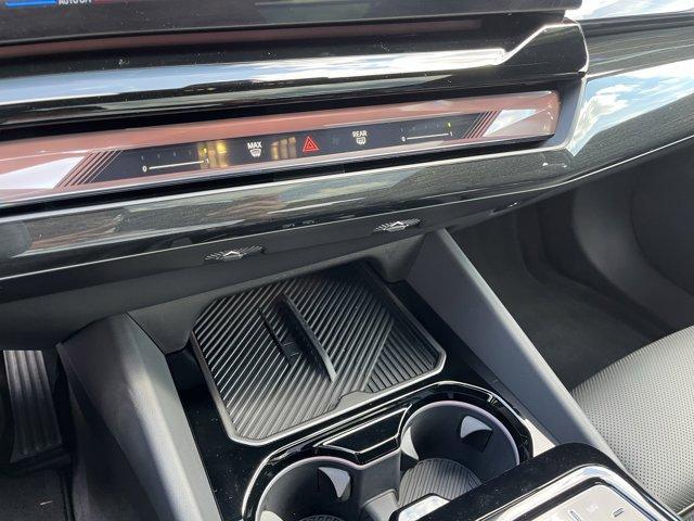 Photo of 2025 Green Metallic BMW 540