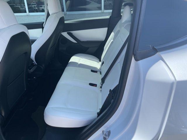 Photo of 2022 White Tesla Model Y