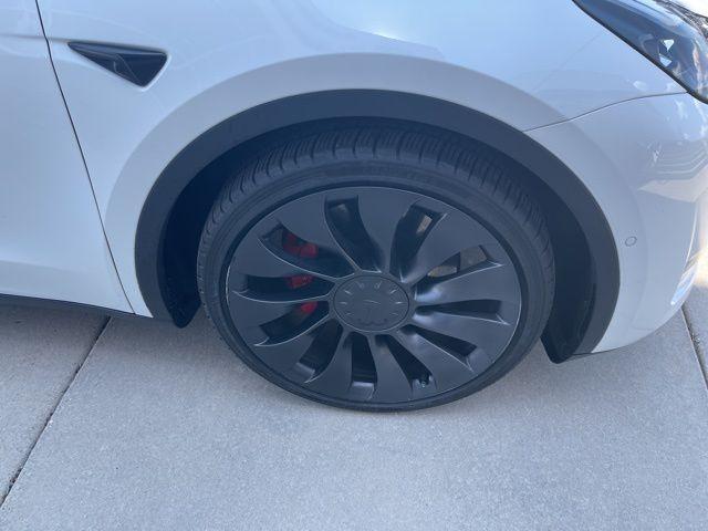 Photo of 2022 White Tesla Model Y
