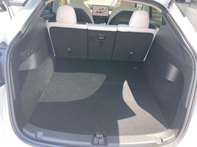 Photo of 2022 White Tesla Model Y