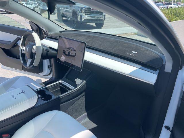 Photo of 2022 White Tesla Model Y